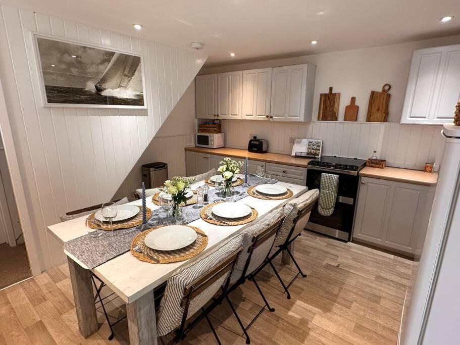 Stylish 3Br Cowes Cottage Close To The Waterfront Exterior foto