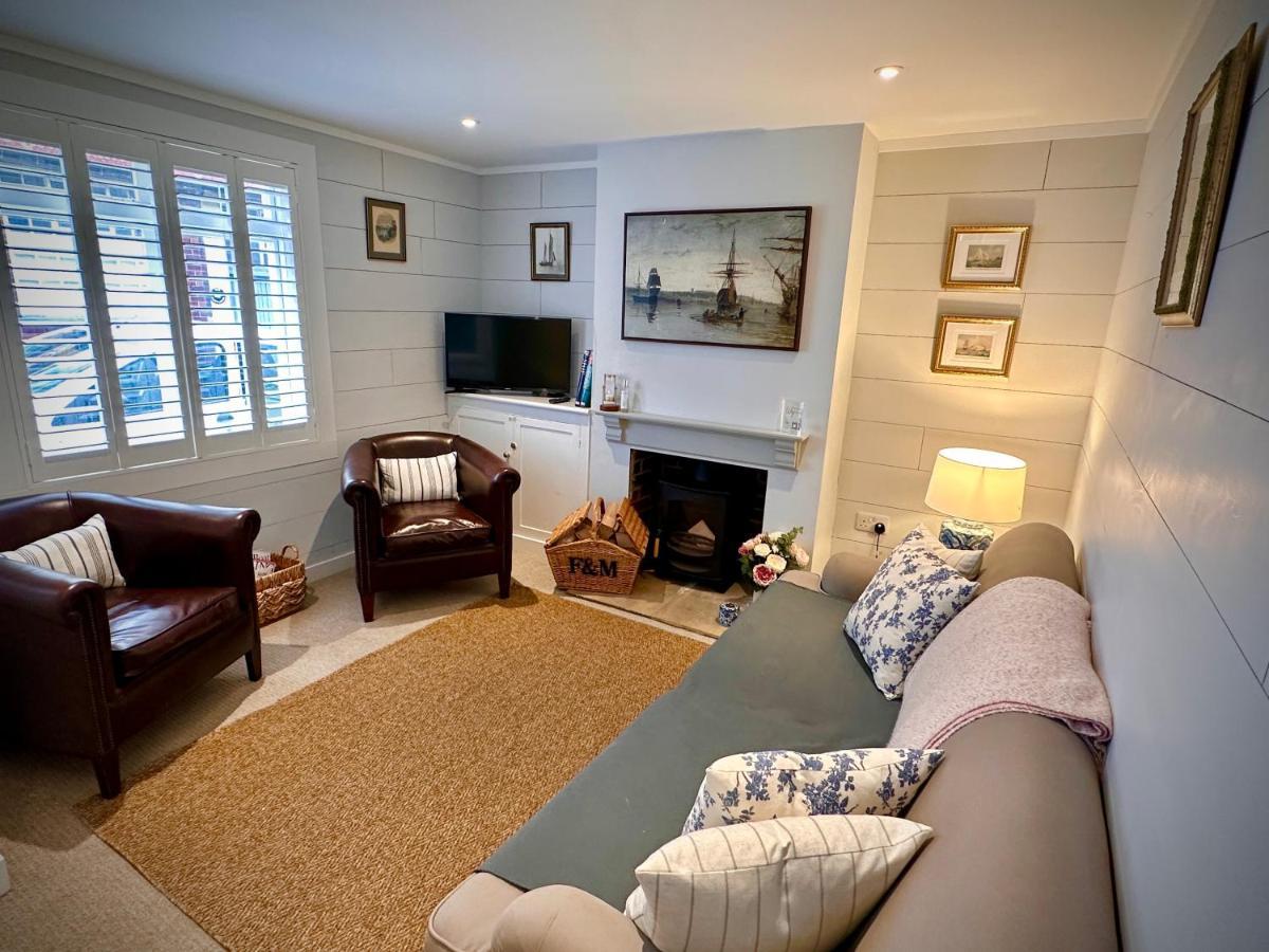 Stylish 3Br Cowes Cottage Close To The Waterfront Exterior foto